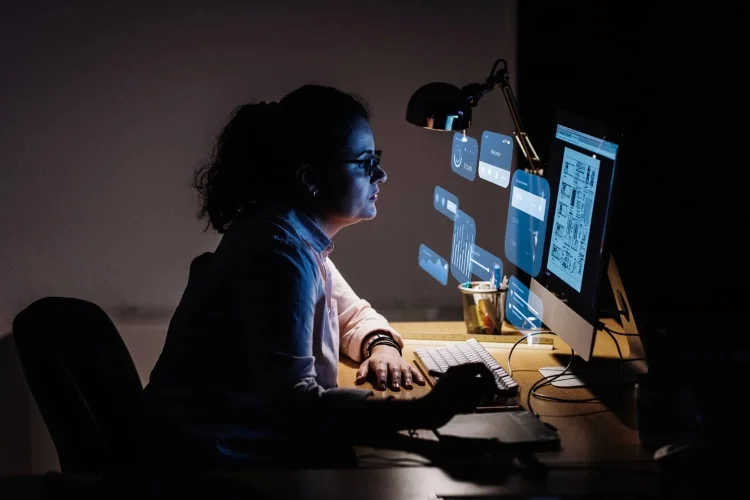 Así piensan los colombianos sobre Internet, IA y teletrabajo