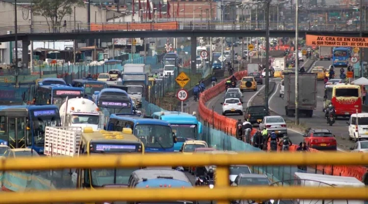 Atentos, Manifestaciones y caos vehicular en la autopista Sur y av. Cali