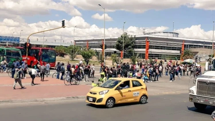 Colapso en la Movilidad_ Afectación en el Portal Américas de TransMilenio