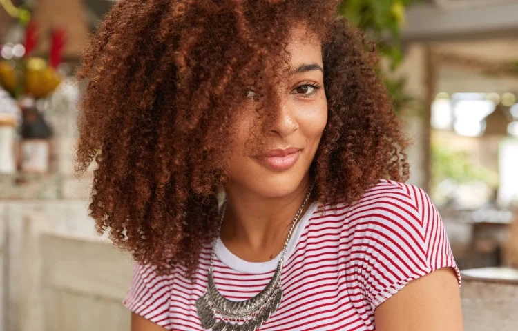 Con más de 4,7 millones de colombianos de cabello rizado, crece la demanda de productos y tendencias