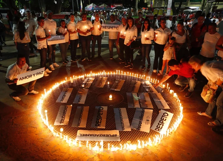 Un clamor por la unidad_ las voces políticas lamentan el asesinato de Miguel Uribe}}