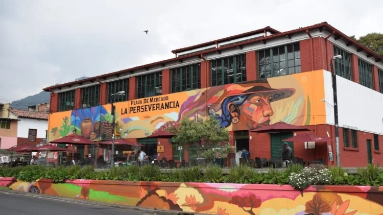Un espacio de diálogo para una economía social, transformación en las plazas de mercado de Bogotá