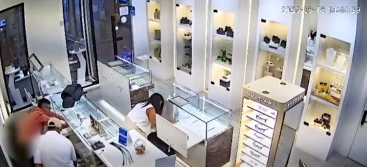 Un impactante video de seguridad reveló los detalles del asalto a la joyería Neogold