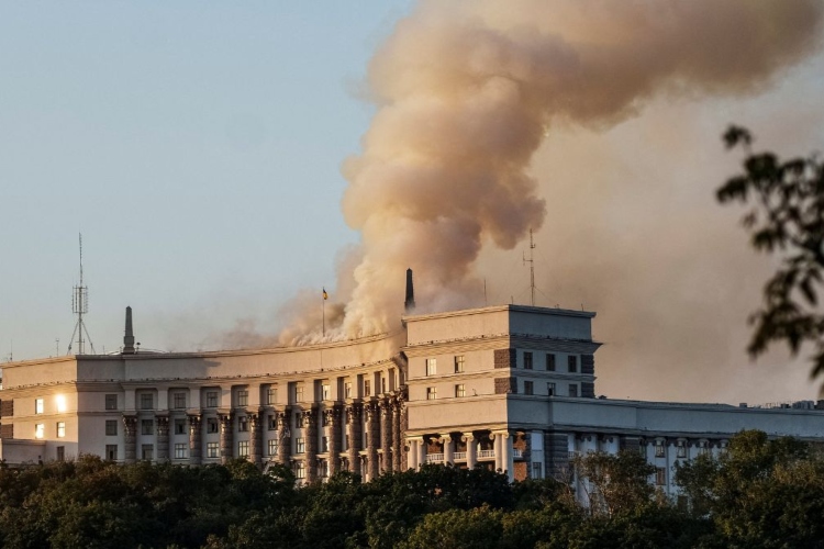 Rusia ataca sede de gobierno en Ucrania