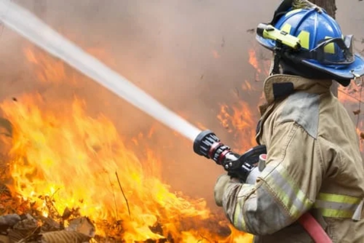 Tejido para bomberos soporta hasta 1.200 ºC