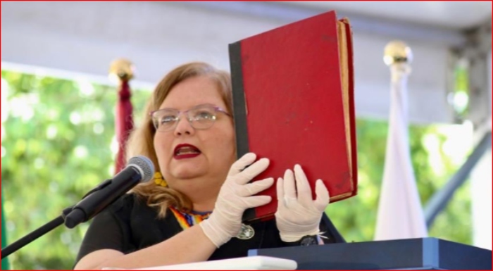 Petro- Astrid Cáceres-Armero- ICBF- desclasifican- Libro Rojo- 13nov-