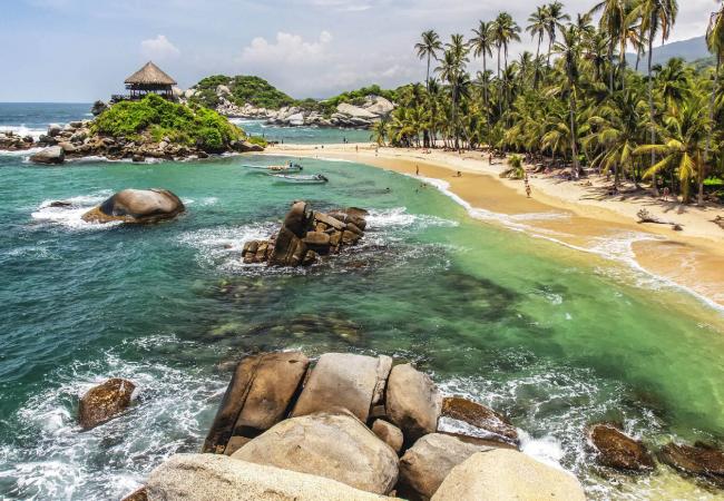 Descubra tres planes para disfrutar en el Parque Tayrona, un paraíso con belleza natural y valor cultural que promete una experiencia inolvidable.