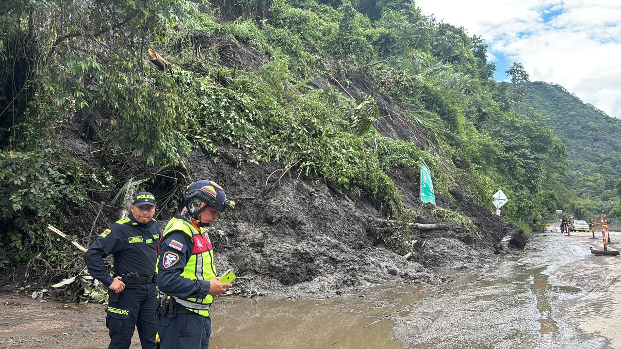 Cundinamarca- Bomberos- Silvania- Ideanm- Lluvias- desaparecidos- 18NOV-