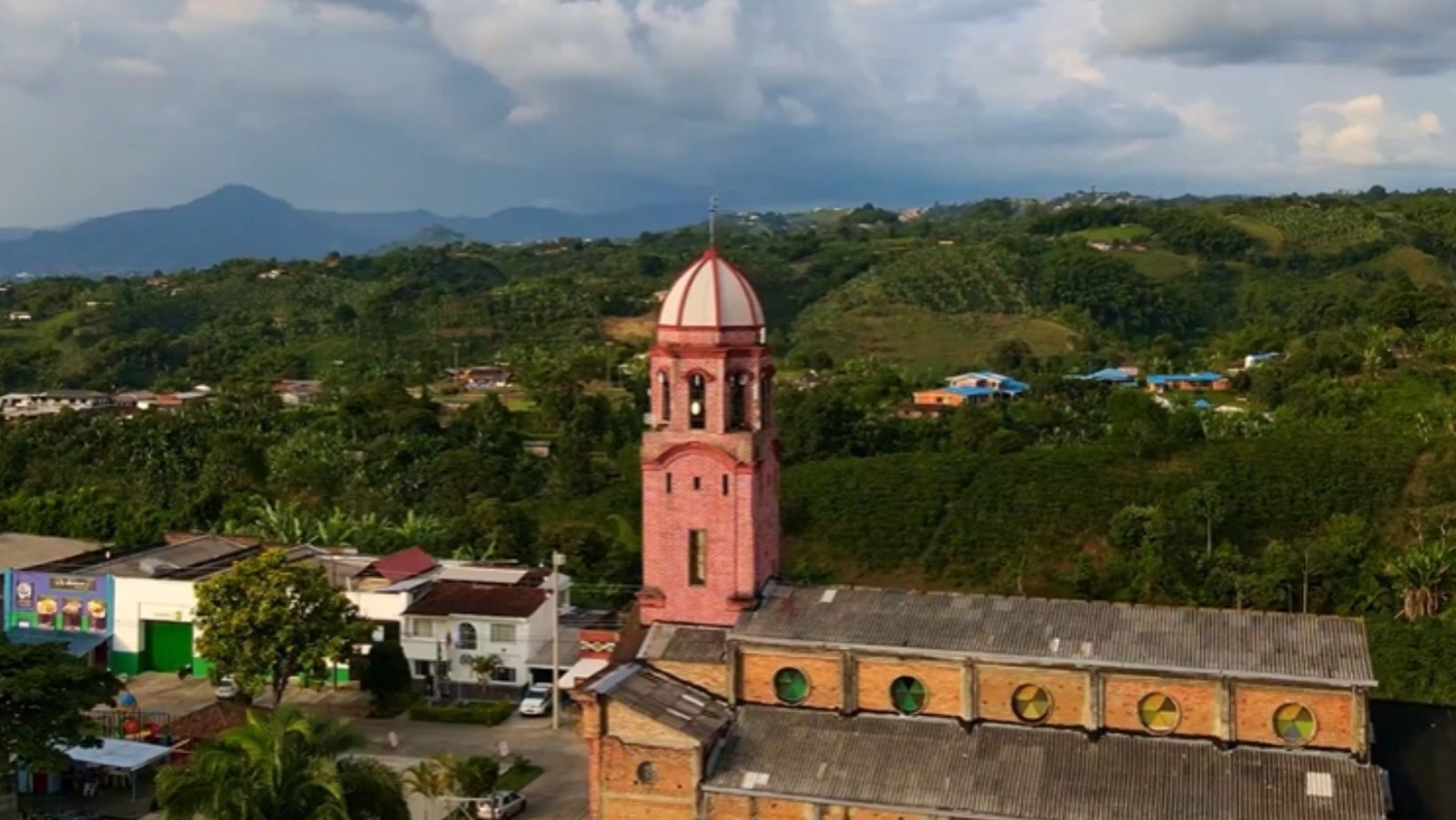 A menos de 2 horas de Manizales: el destino perfecto para aprender sobre la panela y vivir aventuras en cuatrimoto