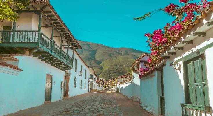 Un pueblo cerca de Tunja: calles adoquinadas, quebradas y lagunas para descansar