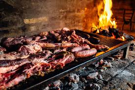 Argentina y el asado el país atraviesa un cambio cultural y económico: los argentinos están comiendo menos carne vacuna que nunca