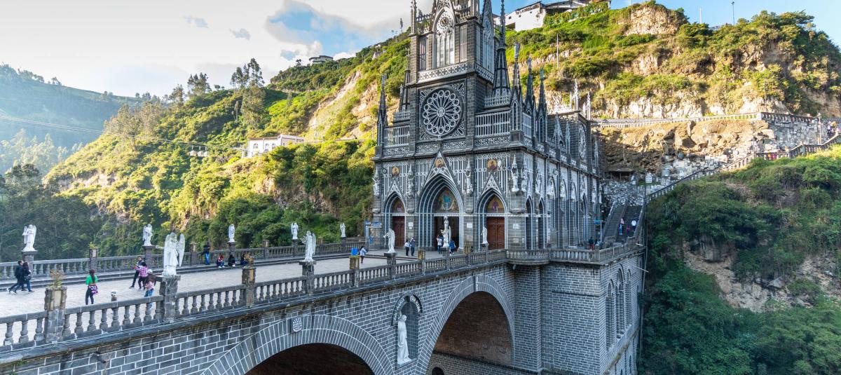 La celebración de la Semana Santa en 2026 se consolida como uno de los principales motores económicos en Colombia. Durante esta temporada, miles de ciudadanos aprovechan los días festivos para viajar, consumir y participar en actividades religiosas y culturales, lo que impulsa diversos sectores productivos. El impacto económico se refleja especialmente en el turismo, el comercio y el transporte, que registran incrementos significativos frente a semanas habituales.
