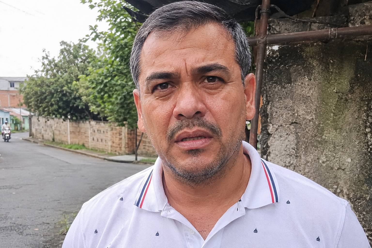 Comunidad solicita intervención de poste averiado en Bugalagrande