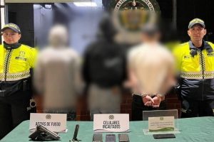 Uno debía estar en casa: capturan a tres sospechosos de violento robo en Bogotá.